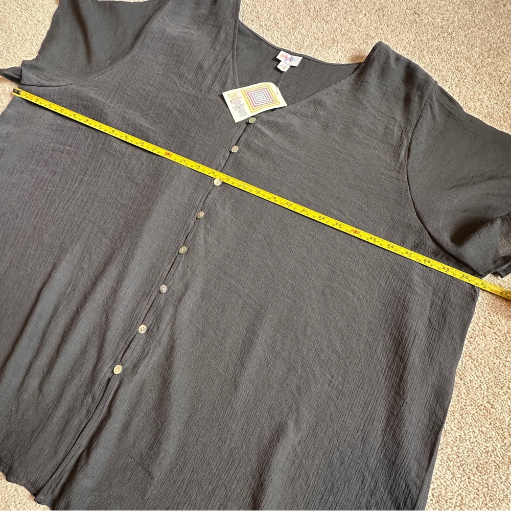 NWT LulaRoe Shannah V-neck button blouse 3XL - Picture 4 of 11